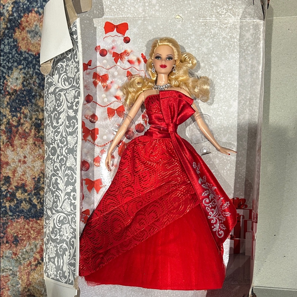 Holiday Barbie 2012 Blonde Collection Doll